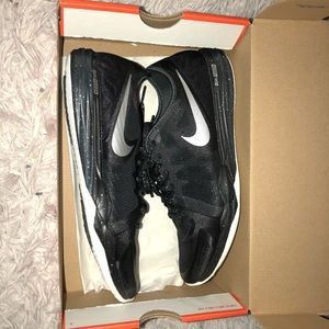 NIKE DUAL FUSION SNEAKERS